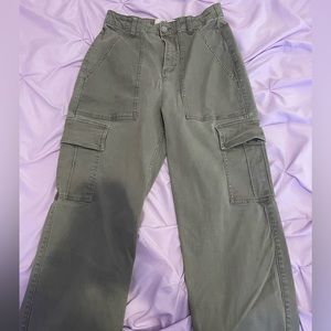Hollister Ultra High Rise Cargo Pants, camo green, size small